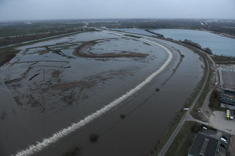Foto van het Zennetgat in Mechelen met water over de overloopdijk